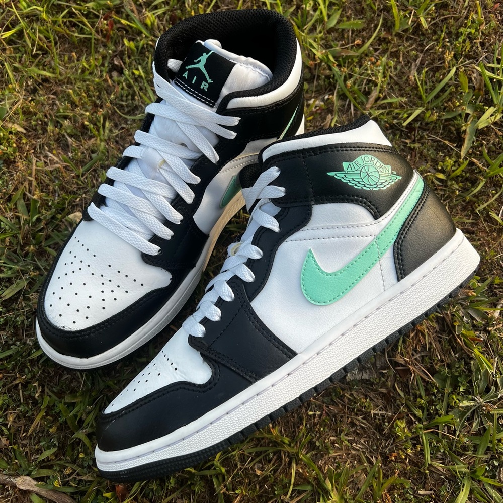 CLEAN Air Jordan 1 Mid size 7.5 Mens Green Glow 2024 shoes